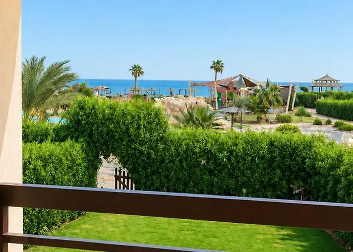 على البحر بمنتجع بلو باي اسيا العين السخنة At Blue Bay Ain Sokhna *